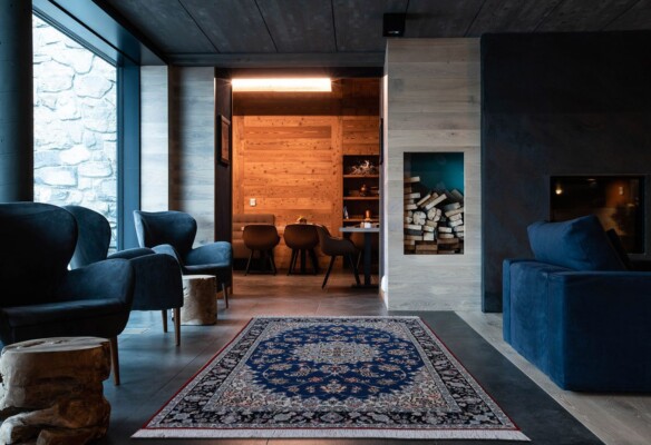 Isfhan rug blue background