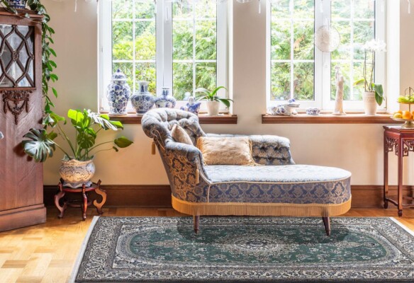 Nain six-thread Persian green rug