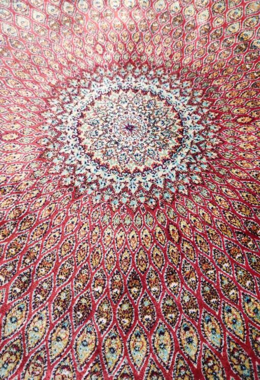 Qum Silk round carpet